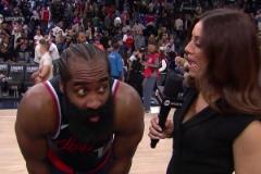 掘金球迷要氣死了！威少關(guān)鍵時刻兩次快攻，一次上籃不中，一次直接被帽！