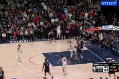 傷口撒鹽！威少上籃不中后，鮑威爾點飛穆雷直接三分懲罰！