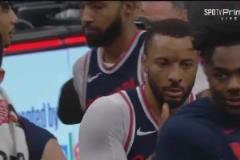 哈登累壞了！這場打了46分鐘，賽后接受女記者采訪，累得直扶膝