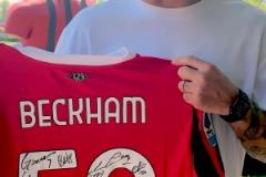 從英國人到英國人，從米蘭人到米蘭人！沃克收到了貝克漢姆球衣！