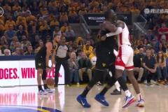 開場就搞事情？追夢手腳并用放倒杰倫-格林！被吹一級惡犯！