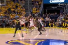 各種神仙球都來(lái)??！吉米-巴特勒最后一秒隨手一丟打進(jìn)壓哨球