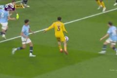 曼城門(mén)前風(fēng)聲鶴唳！艾特-努里射門(mén)中柱 補(bǔ)射被格瓦迪奧爾門(mén)線(xiàn)解圍