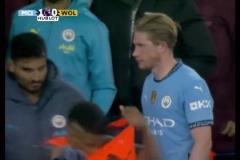 藍(lán)月國王！鎖定視角看德布勞內(nèi)賽后繞場(chǎng)致謝！