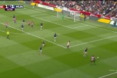 后防集體愣神！曼聯(lián)5分鐘內(nèi)連丟2球，沙德頭球入網(wǎng)助小蜜蜂反超