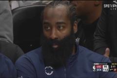 命也！最后2分鐘面臨淘汰 導(dǎo)播拍到哈登&小卡呆滯無(wú)奈表情