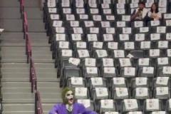 比賽沒(méi)打球迷先戰(zhàn)！丹佛“小丑”對(duì)快船球迷大喊：回家去吧?