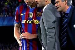 巴薩請(qǐng)注意，禁區(qū)前沿給恰球王留空間十分危險(xiǎn)