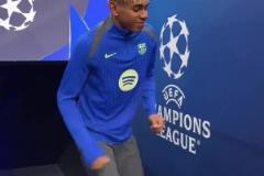 巴薩抵達(dá)米蘭雨中完成賽前踩場(chǎng)，今夜對(duì)陣國(guó)米次回合大戰(zhàn)打響