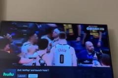 周玲安曬見證絕殺后高喊配文：今年第一個(gè)海豚音！