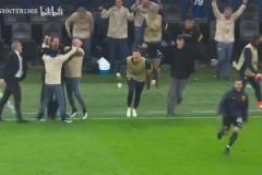 “要怎樣的結(jié)局才配得上這一路的顛沛流離？”