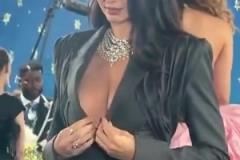 布克作何感想？詹娜這身穿搭，到底是想不想讓人看見(jiàn)？