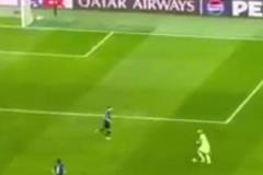 回傳啊老弟！佩德里想多控球但亞馬爾執(zhí)意遠(yuǎn)射，40秒后國米絕平