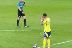 球迷解讀C羅肢體語言：快點來中圈開球！不然就回家睡覺