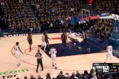 不想打了？約基奇30秒內連續(xù)兩犯，提前六犯離場?