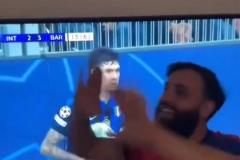 要命啊！巴薩球迷最后兩分鐘都要?dú)g呼了，被一腳直接干傻