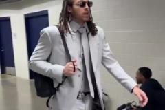 著西裝打呔！G1絕殺功臣戈登小墨鏡登場