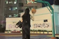 對(duì)于平底鞋黑長(zhǎng)裙又會(huì)打籃球的女孩子，真的毫無(wú)抵抗力
