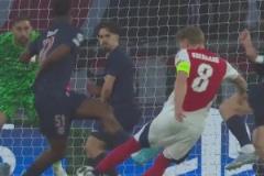 保駕護(hù)航大巴黎進(jìn)決賽！歐冠官方盛贊多納魯馬：大師級