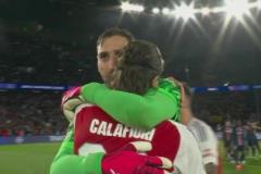 來自意大利老鄉(xiāng)的安慰！多納魯馬賽后安慰卡拉菲奧里