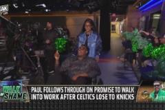 限定版裝備！皮爾斯坐輪椅抵達(dá)演播室