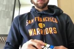 他還有什么不會(huì)的？名場面：庫里輕松恢復(fù)魔方！