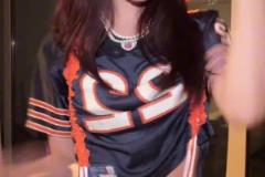 湖人淘汰，美娜也是放飛自我了，露個(gè)小腰扭起來