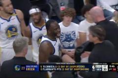 追夢(mèng)被犯規(guī)后肘翻里德吃T，憤憤不平怒噴裁判！庫里趕忙上前勸阻