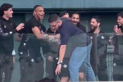 皇家貝蒂斯球迷在慶祝活動中高呼“安東尼留下來”！