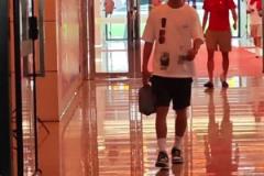 寵粉豪哥上線！韋世豪賽前耐心給球迷們簽名，來者不拒！