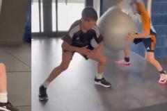 皇馬小球員這訓(xùn)練強(qiáng)度是真大啊