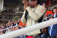 美國(guó)著名說(shuō)唱歌手Soctt現(xiàn)身西班牙國(guó)家德比