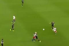 小圖拉姆賽后找爸爸：俺爸去哪了啊鄧弗里斯：我的好大兒啊~