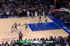 末節(jié)布倫森1v1極限高難三分全場(chǎng)沸騰！一看分差落后20分