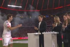 永遠(yuǎn)的傳奇！德甲冠軍頒獎(jiǎng)儀式穆勒壓軸出場(chǎng)！