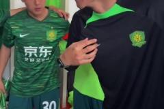 足球場上的魔術(shù)師！一起來回顧伊涅斯塔在場上的盤帶與鬼魅傳球