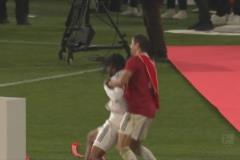 不講武德！穆勒“偷襲”奧利塞讓其享受啤酒??！