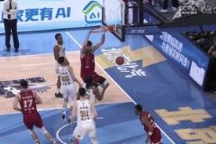 霸王舉鼎！納托爾假投真?zhèn)?，周琦心領(lǐng)神會接球起飛暴扣虐筐！