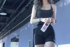 頂級腰臀比！這腰比肩還寬啊，國安女隊門將身材這么炸裂嘛