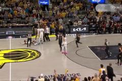 雙方爆發(fā)沖突！馬瑟林因擊打亨特被二級(jí)惡犯驅(qū)逐，亨特也因推翻馬瑟林吃T