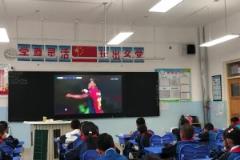 老師真好啊！還給同學們放歐冠看