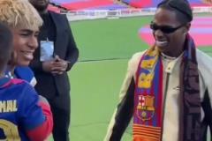 登貝萊邊剃頭邊看國(guó)家德比：這支巴薩還是我當(dāng)年呆的那支嘛