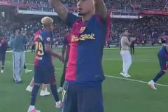 西甲冠軍+賽季三冠王穩(wěn)了！巴薩擊敗皇馬賽后在更衣室瘋狂慶祝