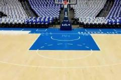 聯(lián)防是你這么破的嗎？華子迎著追夢和佩頓超遠(yuǎn)壓哨三分拔進(jìn)！