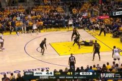 WWE動作？追夢疑似將迪文岑佐一把摟倒，但裁判沒有吹犯規(guī)！