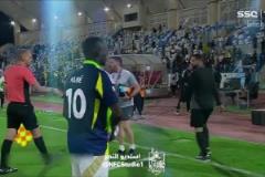 職業(yè)生涯首次上演大四喜！馬內(nèi)賽后帶走比賽用球留作紀(jì)念