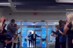 凱旋，獨行俠CEO里克- 維爾茨 攜帶狀元簽返回獨行俠