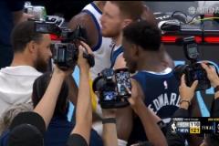 率隊(duì)強(qiáng)勢(shì)挺進(jìn)西決！華子賽后與庫(kù)里和巴特勒相繼擁抱！