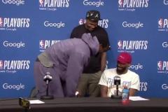 球霸實(shí)錘了！蘭德爾看到華子趕緊讓座 華子還“趕”走了康利