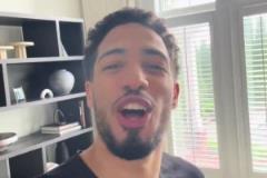 哈利伯頓更新朋友圈啦！用中文大喊：東決咯 東決咯~